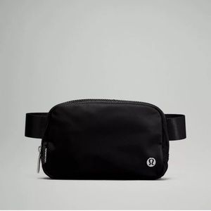 Lululemon black Everywhere belt bag